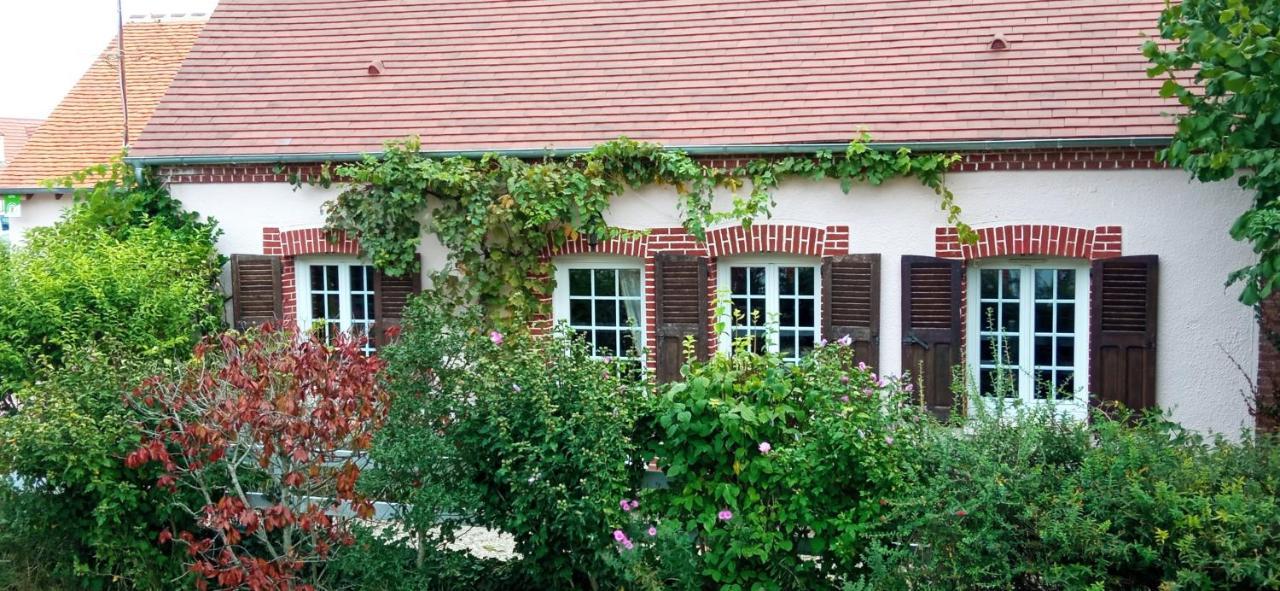 Chantilly table hote et petit déjeuner possible Noyers  Exterior foto