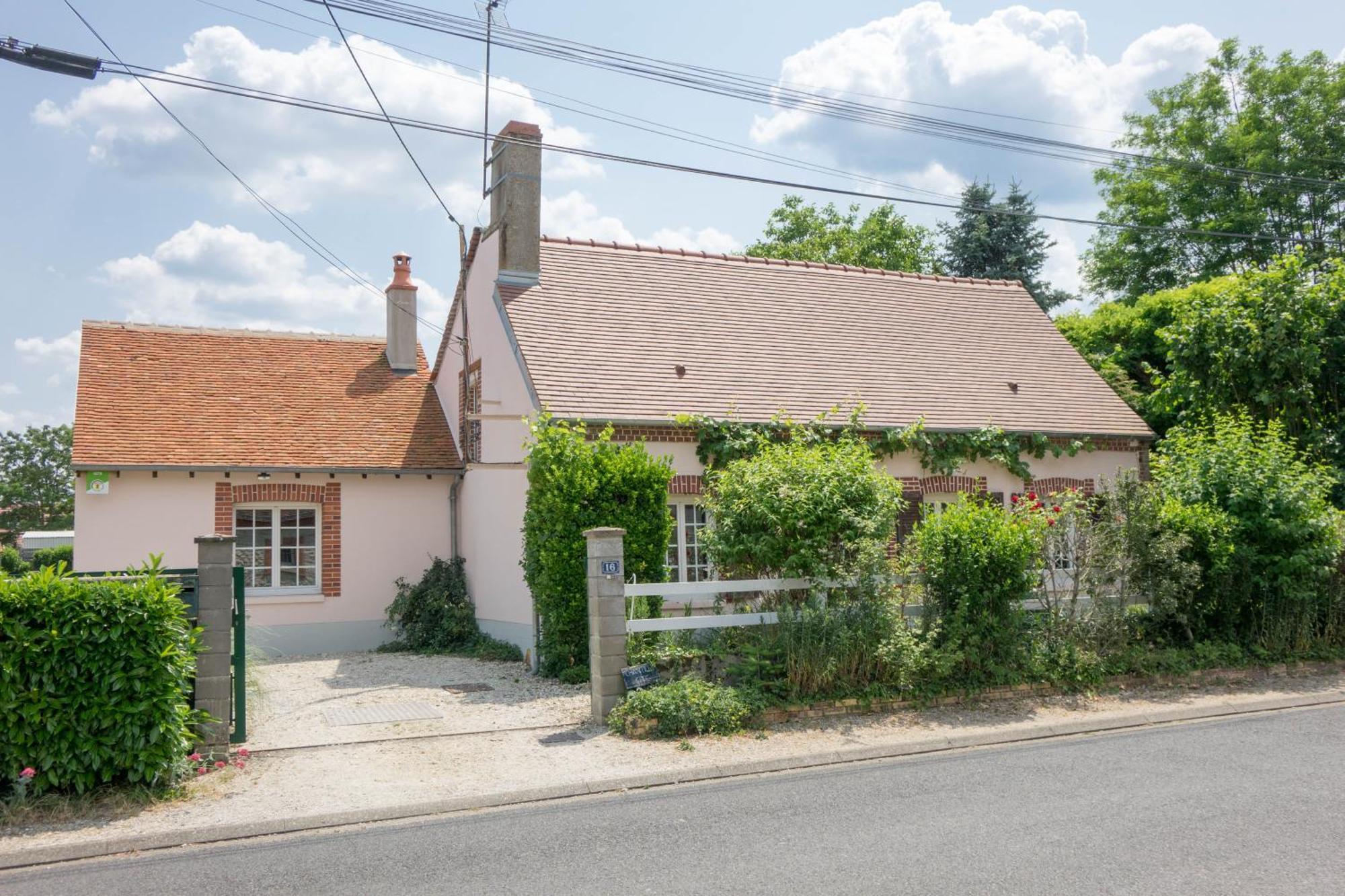 Chantilly table hote et petit déjeuner possible Villa Noyers  Exterior foto