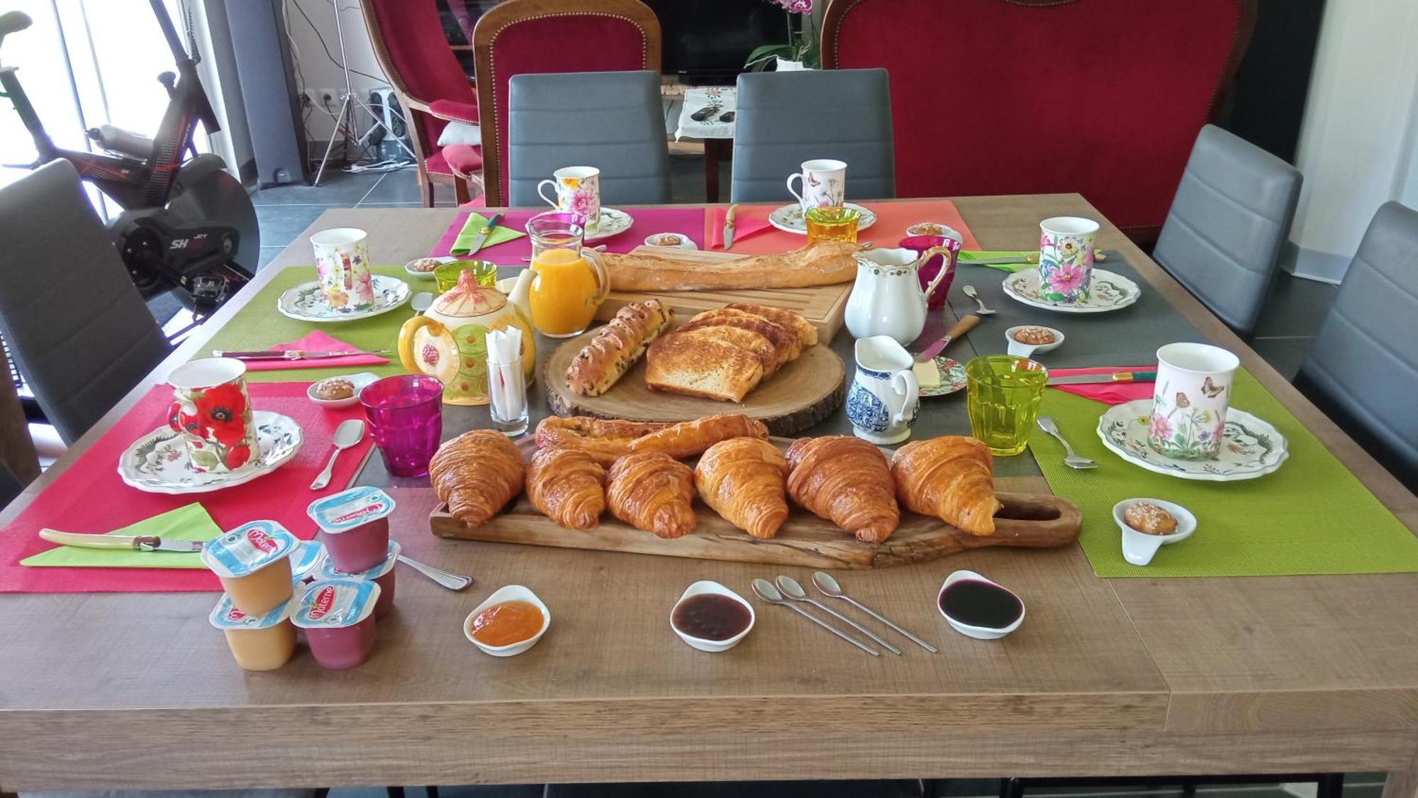 Chantilly table hote et petit déjeuner possible Noyers  Exterior foto