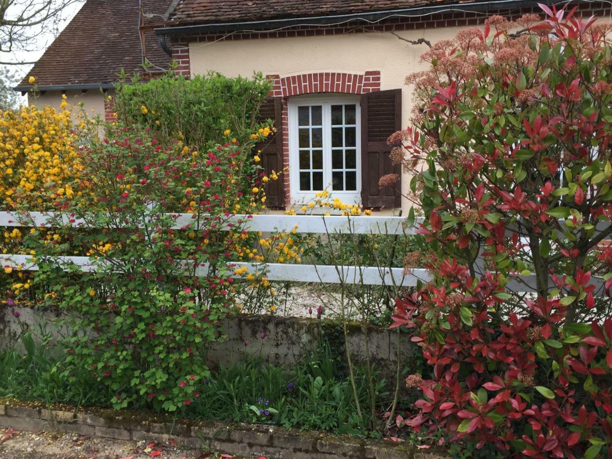 Chantilly table hote et petit déjeuner possible Villa Noyers  Exterior foto