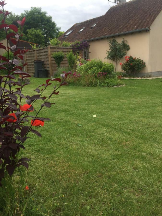 Chantilly table hote et petit déjeuner possible Noyers  Exterior foto